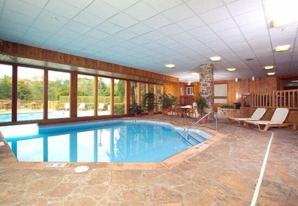 Howard Johnson by Wyndham Merrillville - photo 32