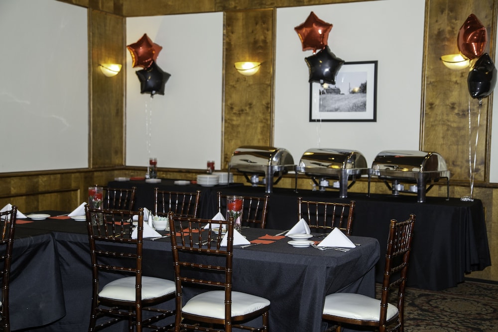 The Stables Inn and Suites - photo 38
