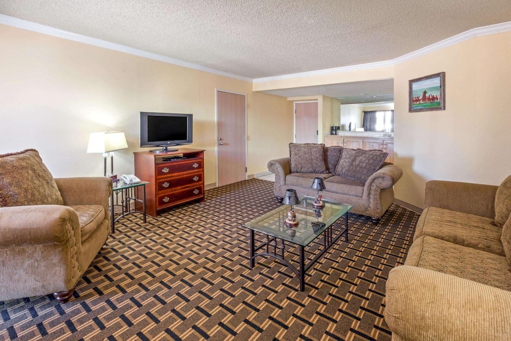 Baymont by Wyndham Amarillo West Amarillo - photo 17