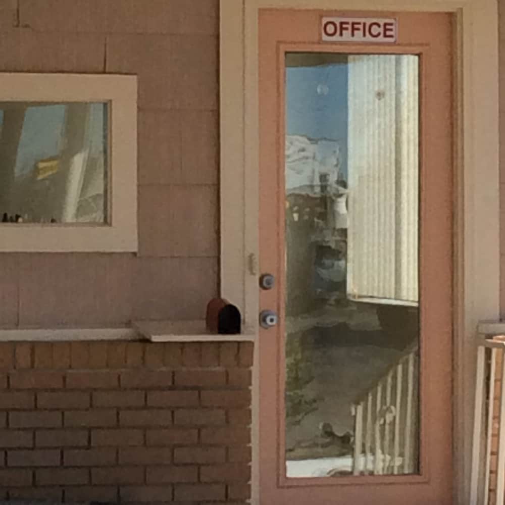 Regency Inn Comanche - photo 32