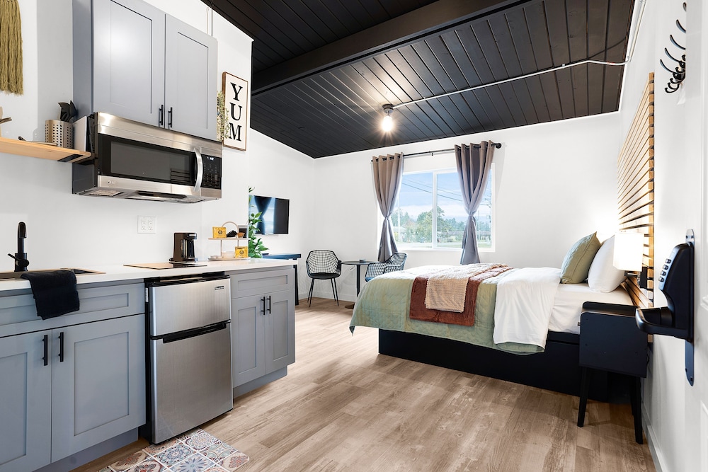 South Bay Inn - photo 10