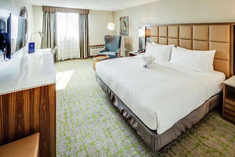 DoubleTree by Hilton Huntington - photo 17
