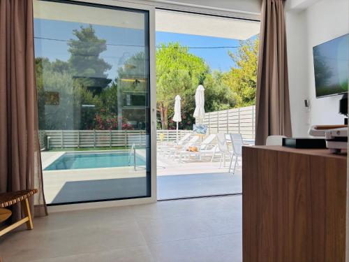 Zorbas Family Villas — 4-Star Luxury Hotel in Agia Paraskevi, Greece