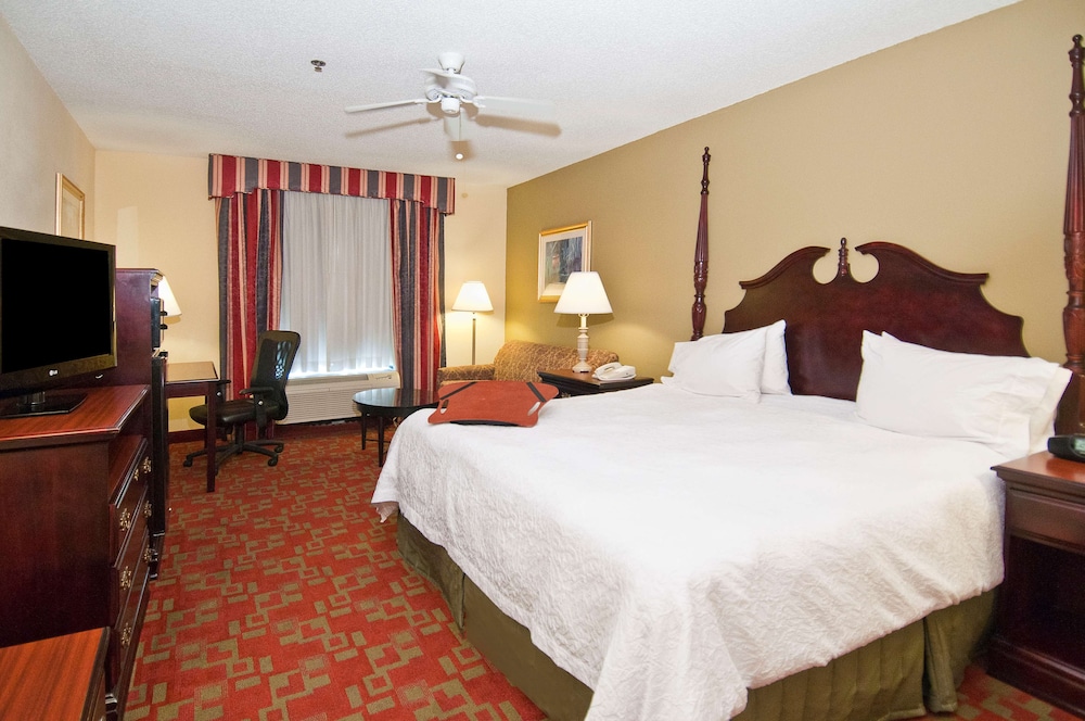 Hampton Inn Canton - photo 23