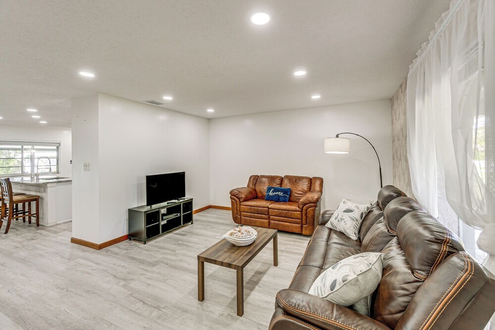 Port Charlotte Retreat w Lanai Private Pool in Port Charlotte, United States