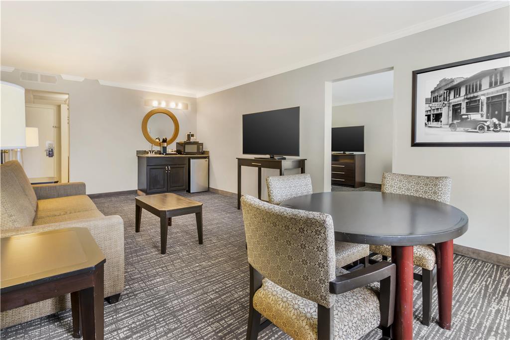 Best Western Plus Garden Court Inn - photo 32