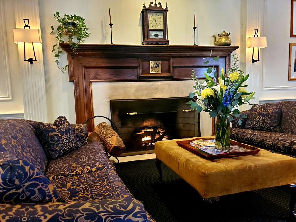 Avon Old Farms Hotel - photo 4