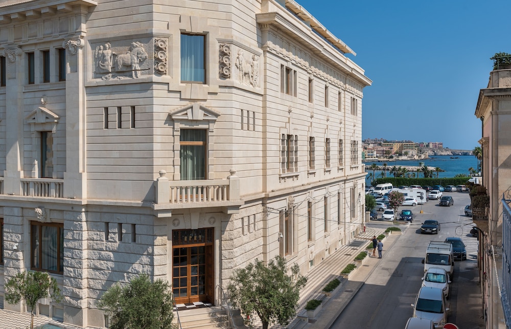 Riva Apartments by Wonderful Italy — 4-Star Luxury Hotel in Siracusa, Italy