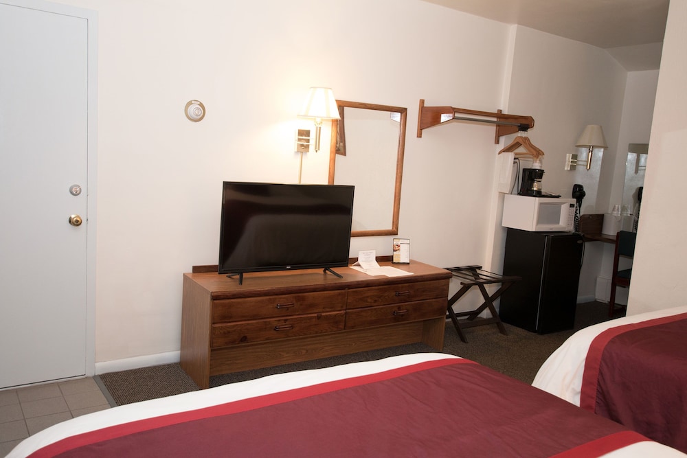 Chalet Motel Mequon - photo 8
