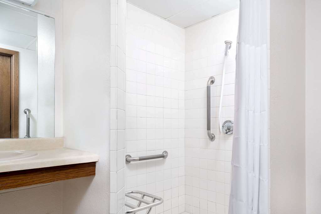 Days Inn by Wyndham St Cloud - photo 6