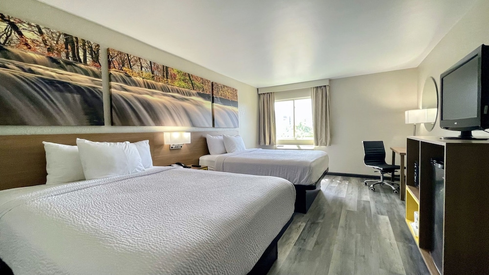 Days Inn by Wyndham Columbus IN - photo 16
