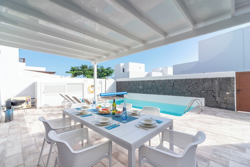 Ereza Villas La Granja — 4-Star Luxury Hotel in Playa Blanca, Spain