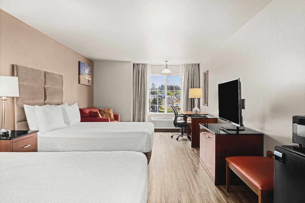 The Ashley Inn & Suites - photo 34