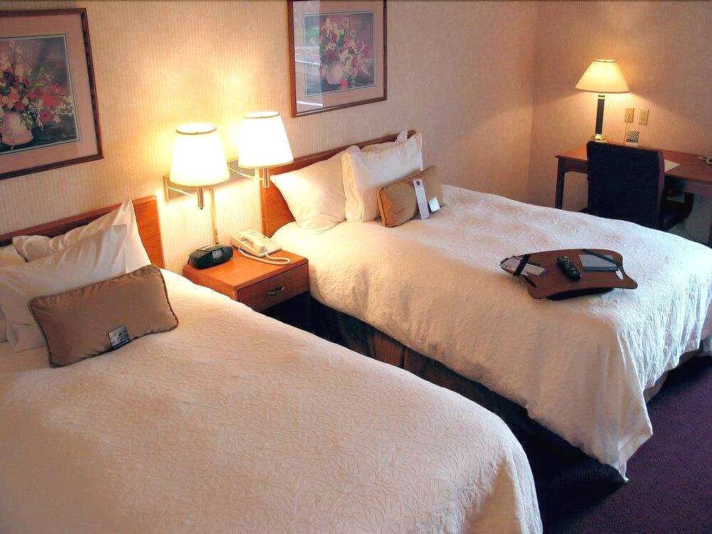 Hampton Inn Altoona - photo 12