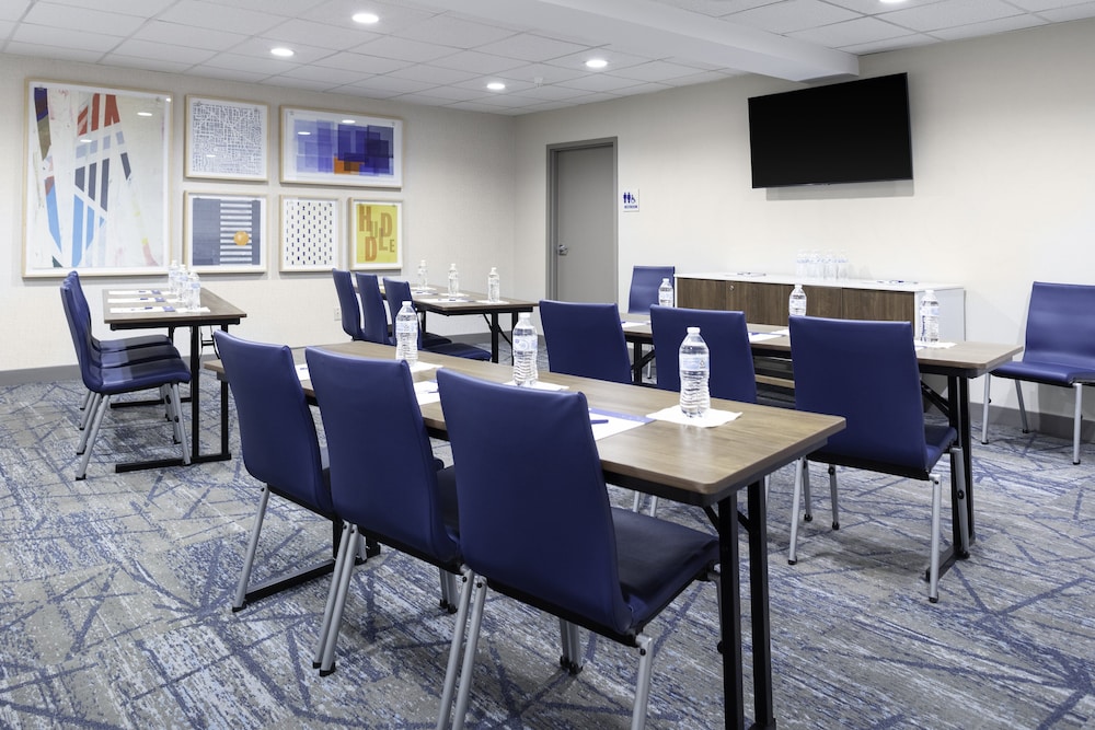 Holiday Inn Express & Suites Kimball by IHG - photo 21