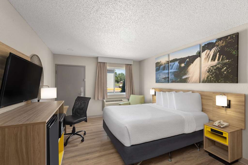 Days Inn by Wyndham Carthage - photo 26