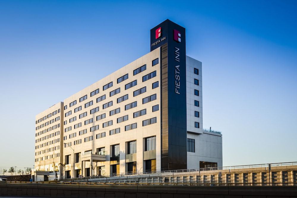 Fiesta Inn Chihuahua Fashion Mall — 4-Star Luxury Hotel in Chihuahua, Mexico