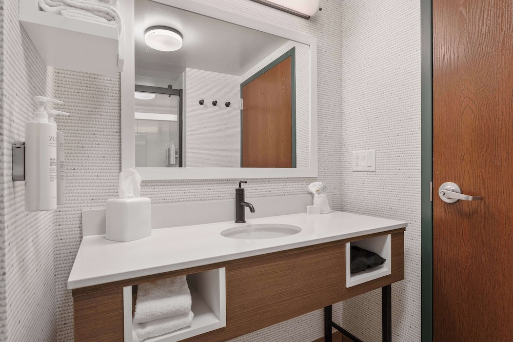 Hampton Inn & Suites Lake George - photo 58