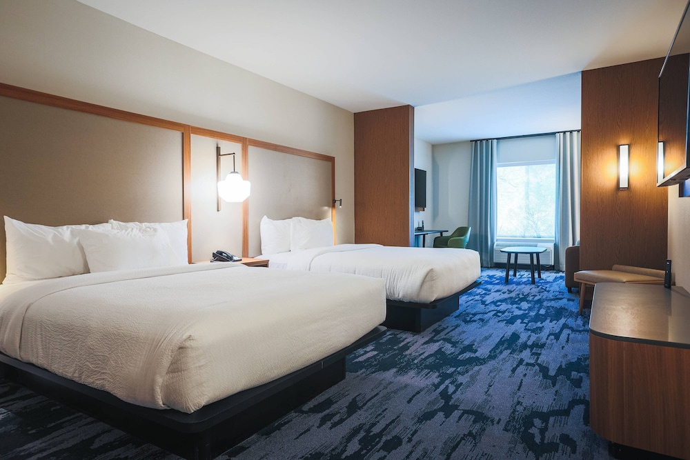 Fairfield Inn & Suites by Marriott Marquette - photo 10