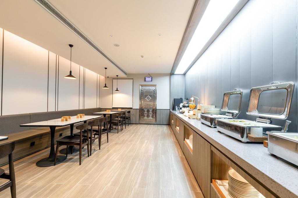 Changjiang Hotel - last minute hotel in Huangshi