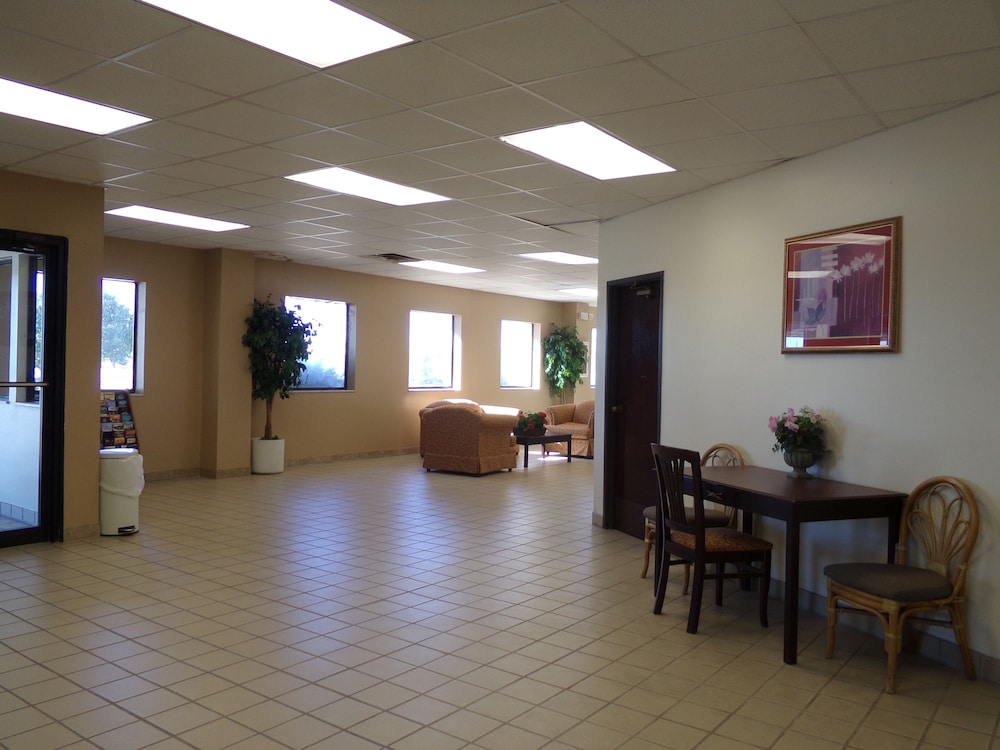 Regency Inn & Suites Altus OK - photo 3