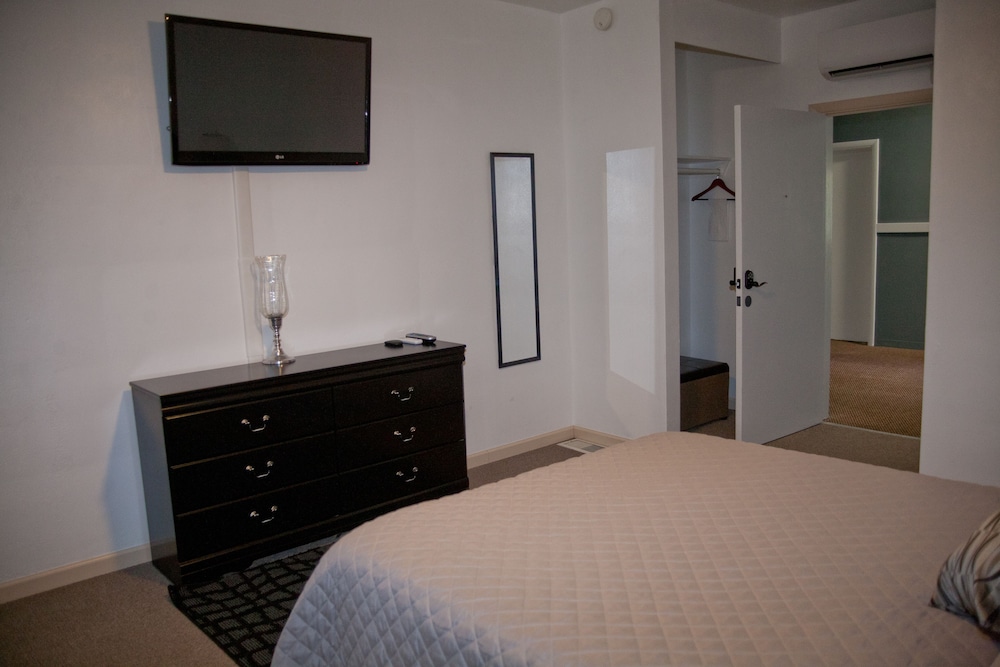 The Green Tree Hotel - photo 22