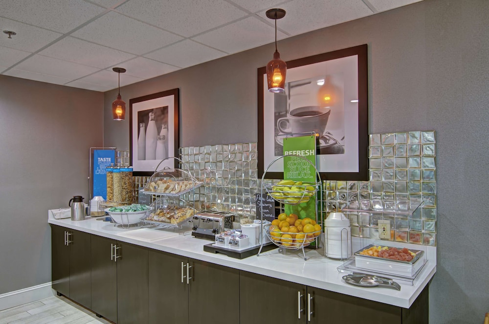 Hampton Inn Salem VA - photo 41