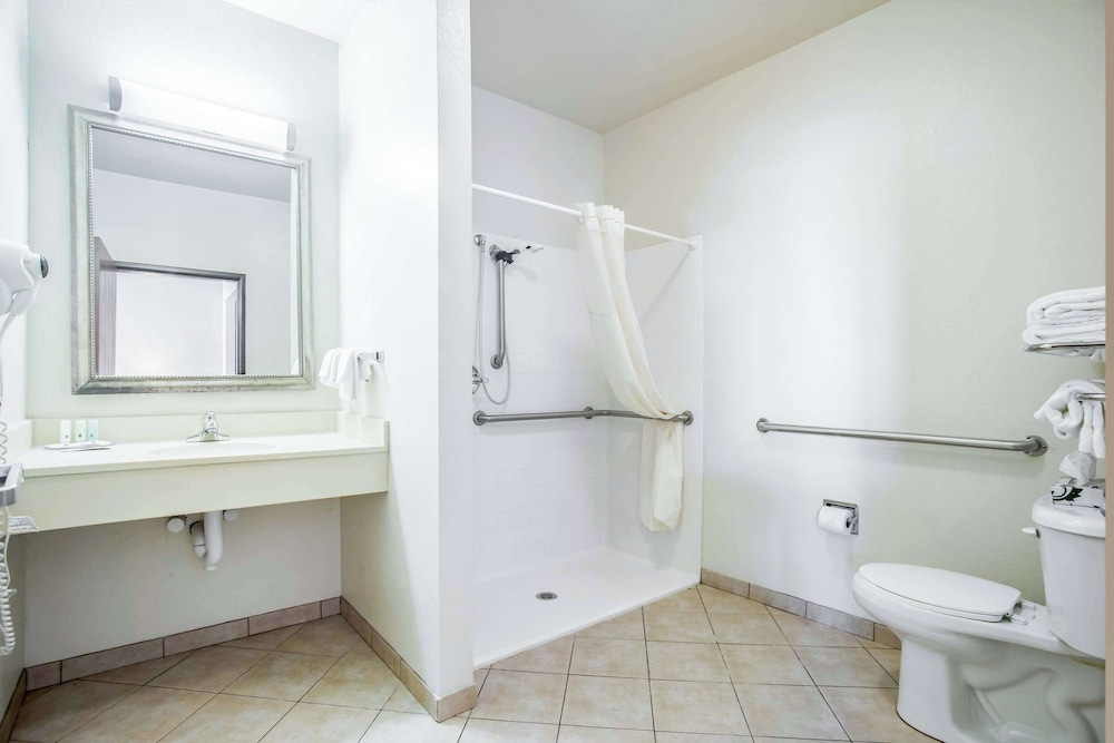 Quality Inn Parsons North - photo 28