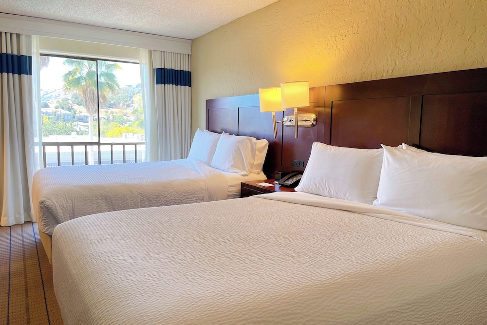 Marin Hilltop Hotel - photo 23