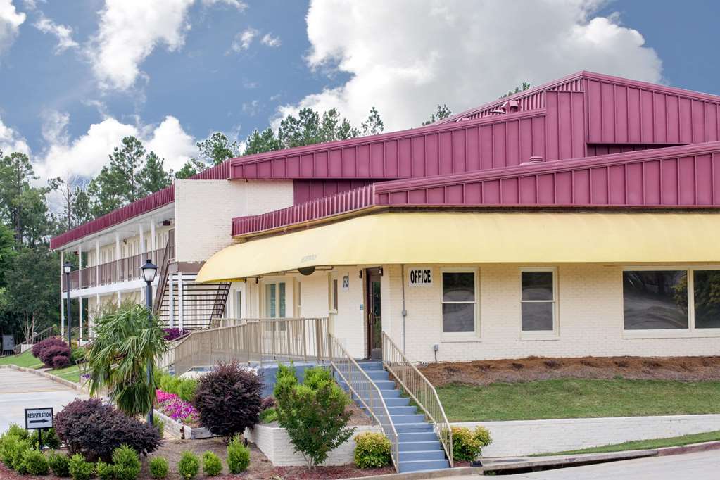 Days Inn by Wyndham Milledgeville - featured photo