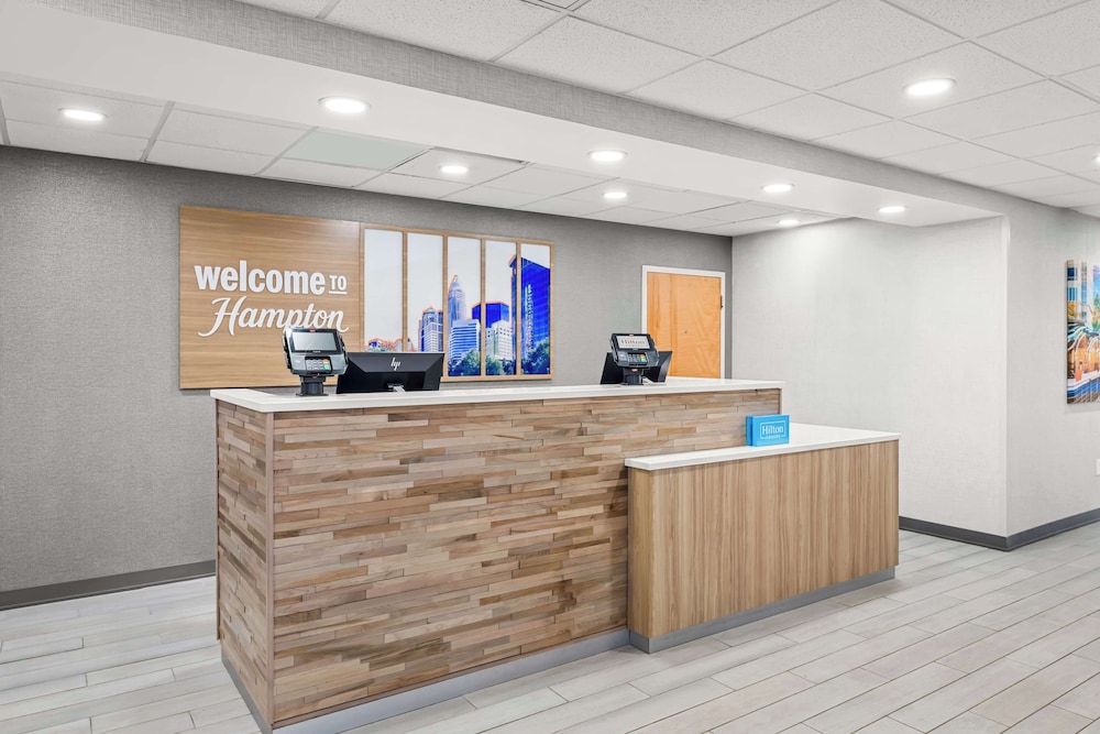 Hampton Inn & Suites Charlotte Airport - photo 7