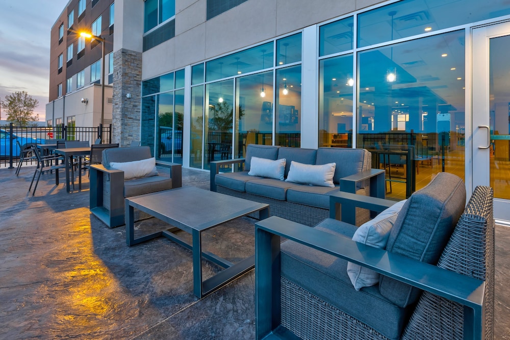 Holiday Inn Express & Suites Cedar Springs Grand Rapids N by IHG - photo 15