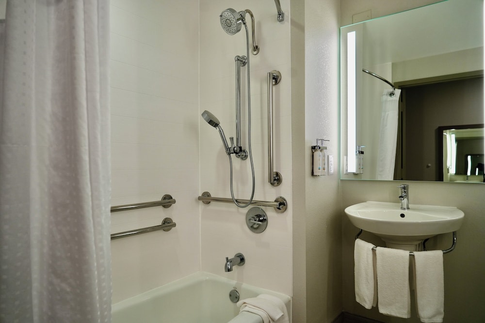 Holiday Inn Express & Suites Flowood by IHG - photo 32