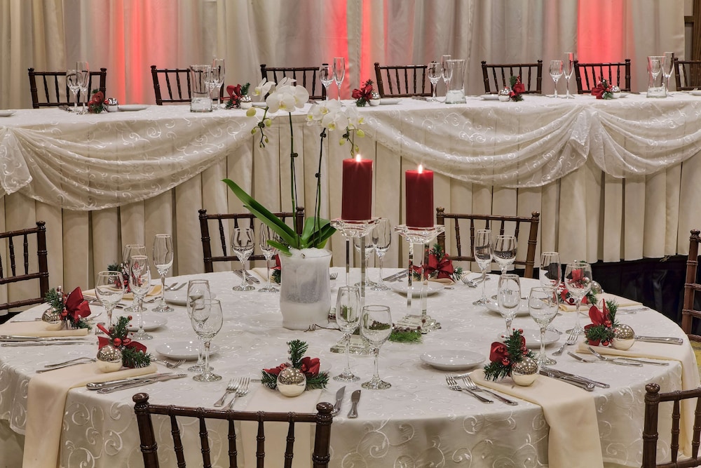 DoubleTree by Hilton Libertyville Mundelein - photo 24