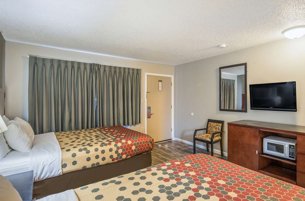 Econo Lodge Inn & Suites Yreka - photo 16
