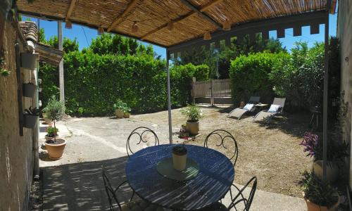 Lou Pitchoun Cabanoun a Eygalieres 2 3 Personnes — hotel in Eygalieres