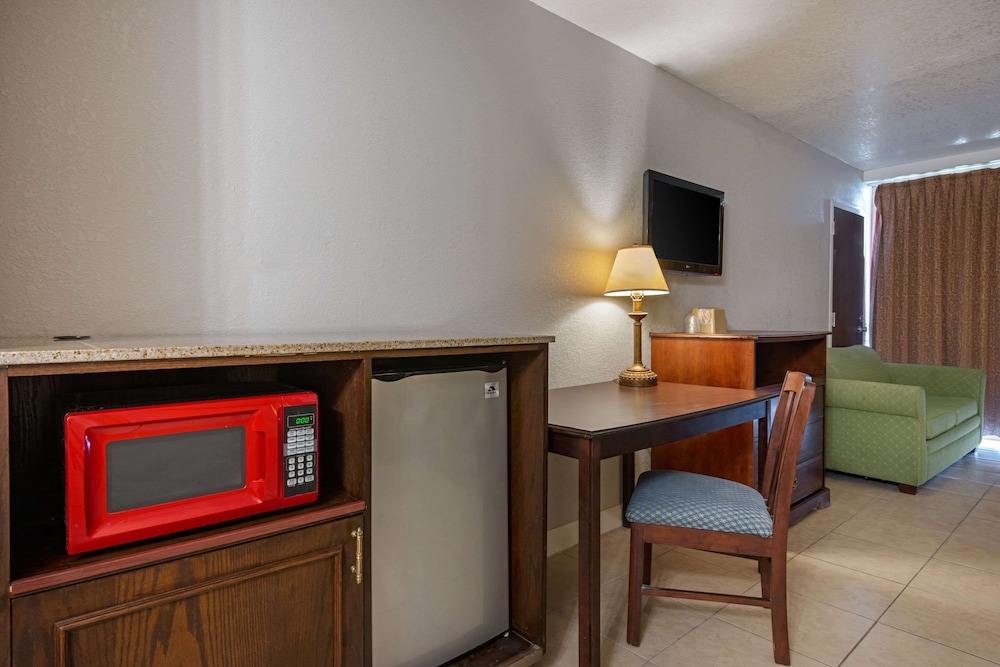 Rodeway Inn Clermont - photo 7