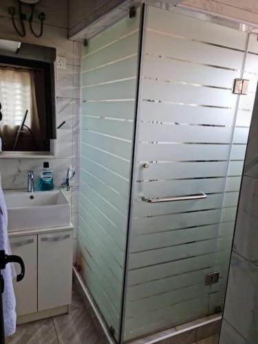 Victoria’s Onebed — Accra — photo 3
