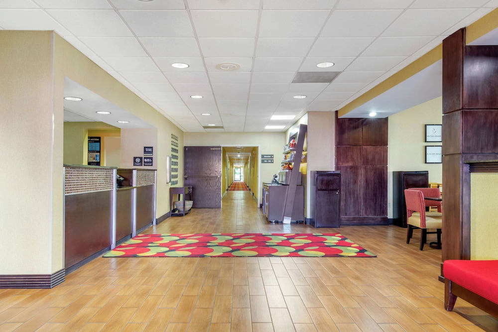 Hampton Inn Brookhaven - photo 23