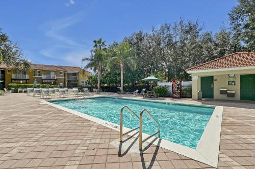 Esmerald Island Resort Oasis: Your Perfect Getaway Near Disney — 4-Star Luxury Hotel in Kissimmee, United States