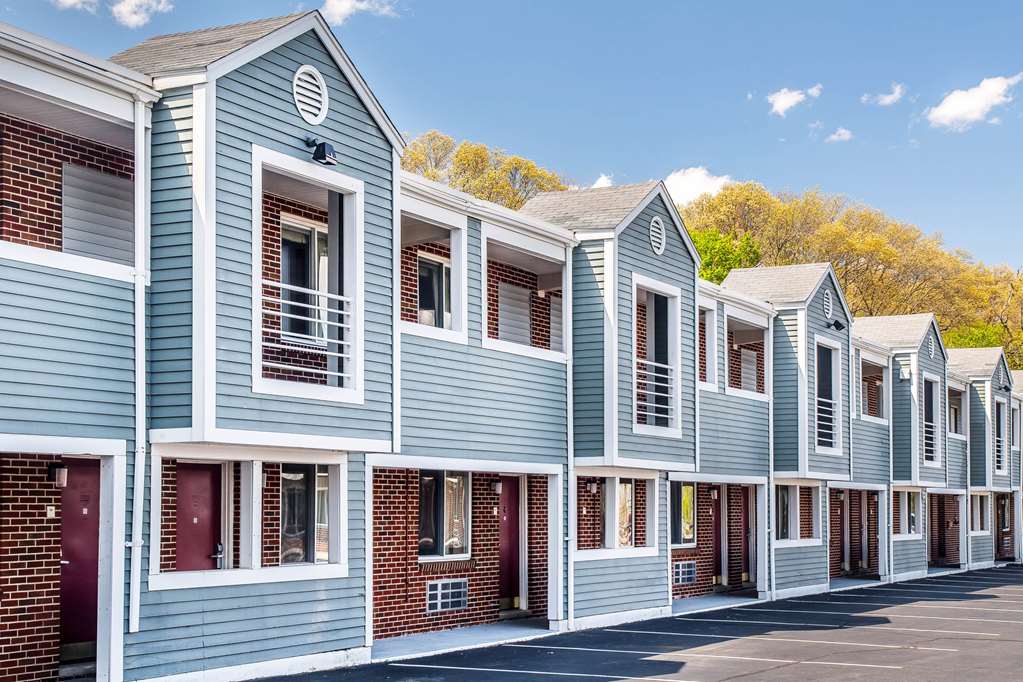 Econo Lodge Cranston Providence - photo 3