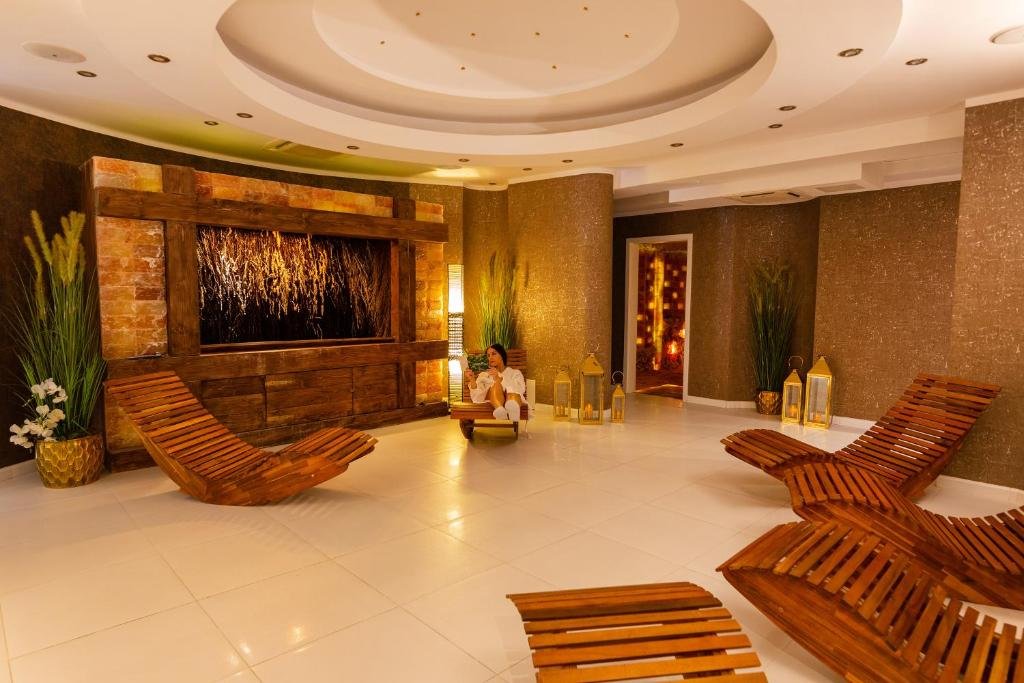 Apartamenty i pokoje Montana — 4-Star Luxury Hotel in Kudowa-Zdroj, Poland