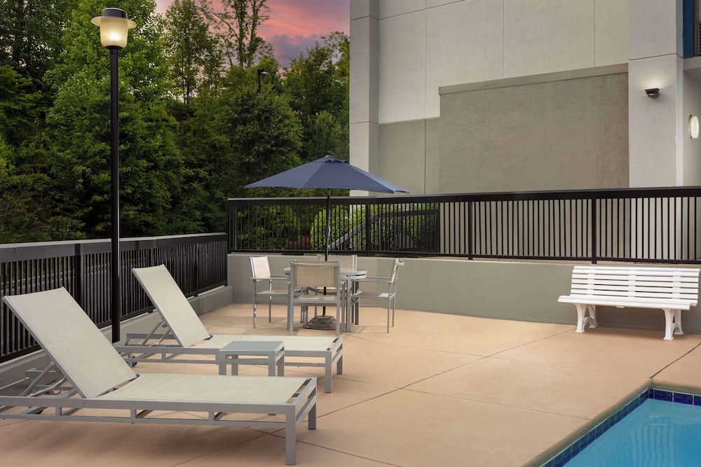 Hampton Inn Beckley - photo 36