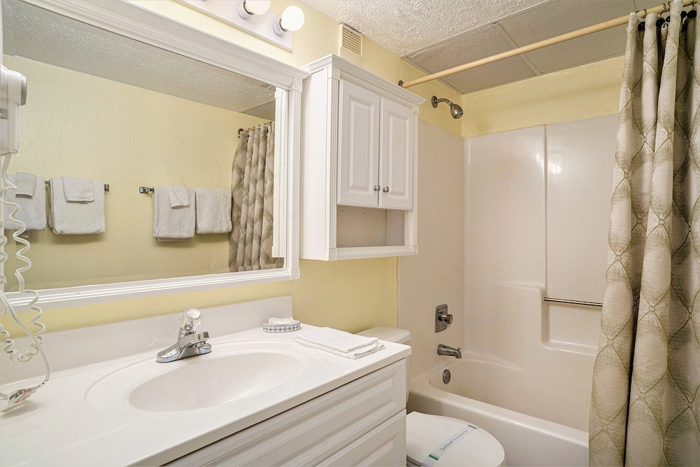 0710 Waters Edge Resort 1 Bedroom Condo by RedAwning - photo 9
