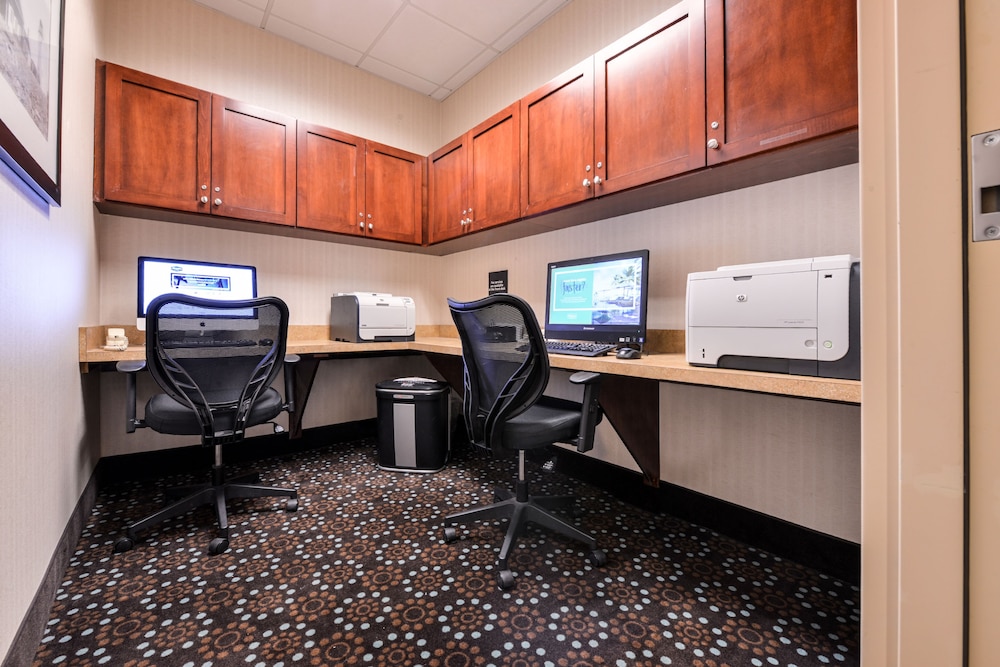 Hampton Inn & Suites Plymouth - photo 67