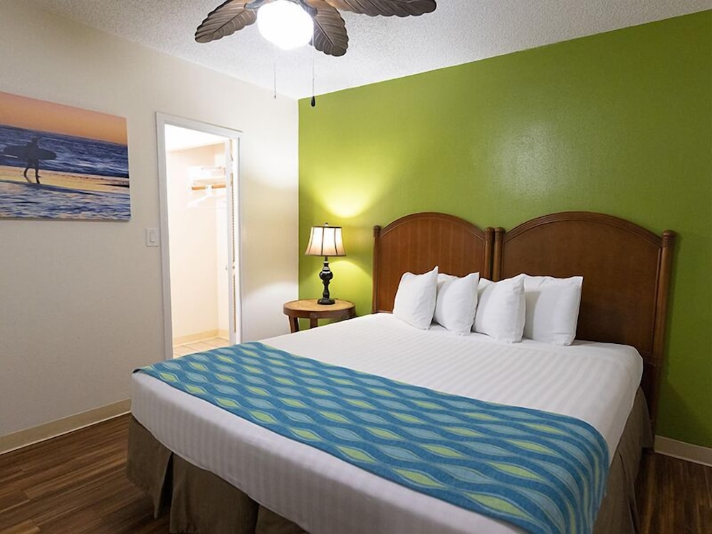 Pacific Marina Inn Airport Hotel - photo 20