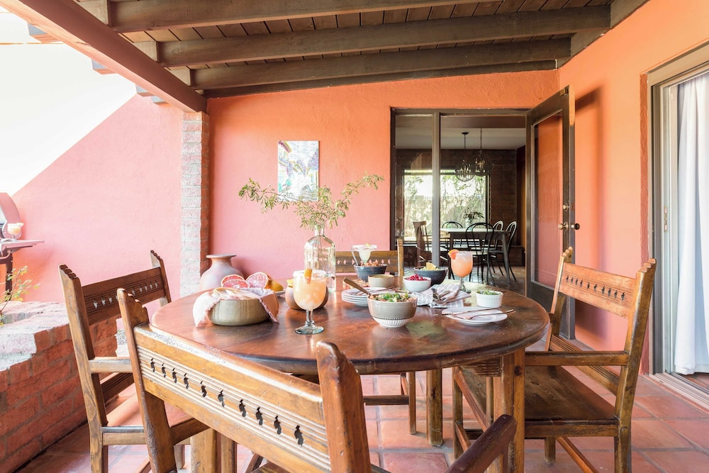 Charming 5BDR Hacienda w Pool Fire Pit Billiards La Casona by AvantStay - photo 44
