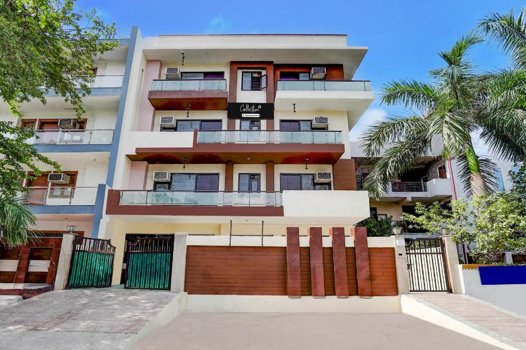 Collection O Sector 70 Noida in Noida, India