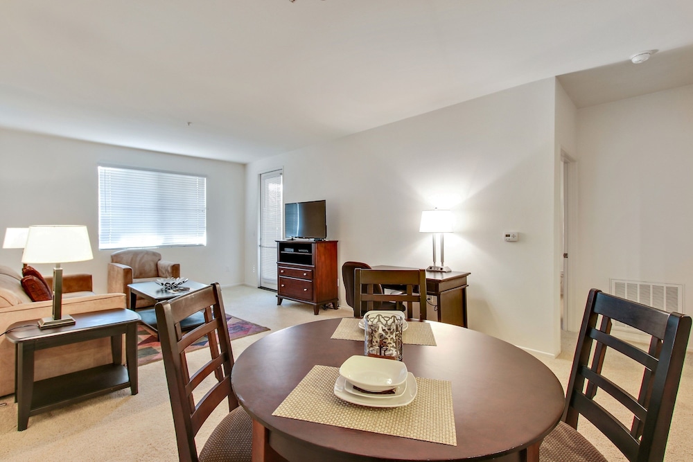 Global Luxury Suites at The Village - photo 15