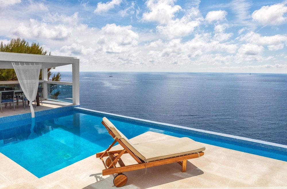 Villa With in El Toro With Wonderful sea View Private Poo — 4-Star Luxury Hotel in Calvia, Spain